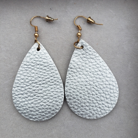3 Felt Dangle Earrings - Picture 9 of 11
